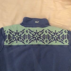 Vineyard vines teal and blue. Embroidered half zip